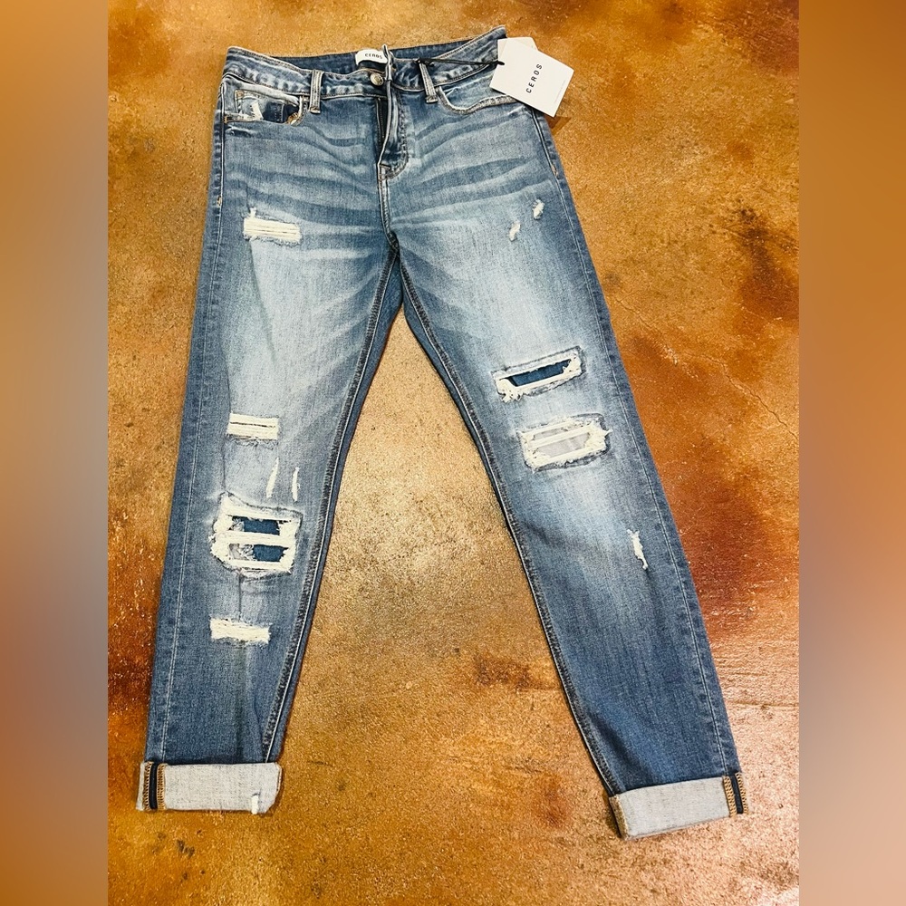Ceros- Mid-Rise Ankle Skinny Jeans. New With Tags Size 28